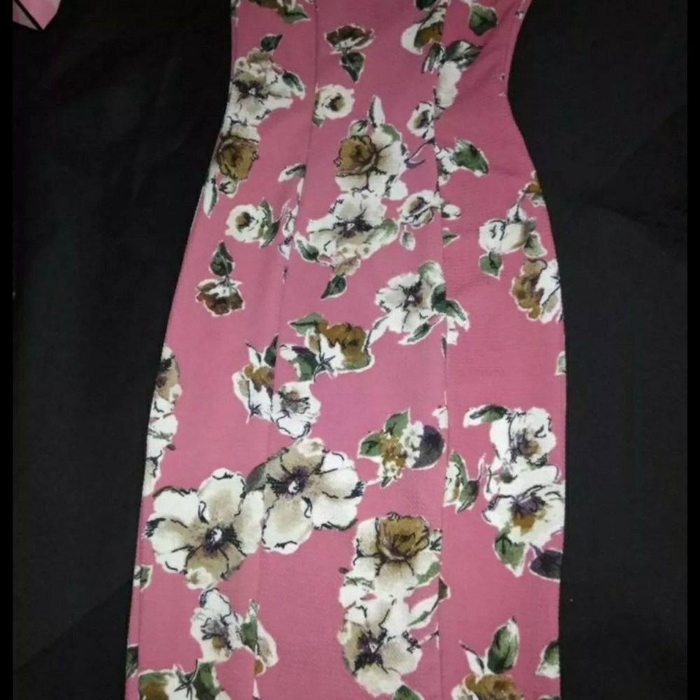 DRESSES - Picture 3 of 8